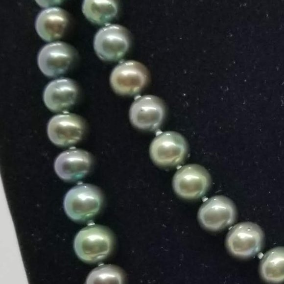 Pearl Necklace - Picture 6 of 10